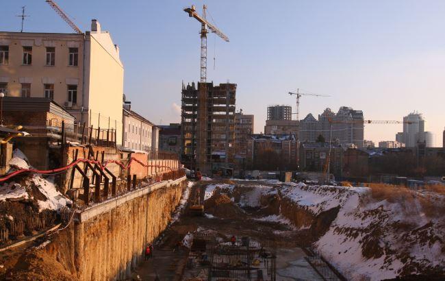 У Києві на місці знесеного Сінного ринку будують багатоповерхівки та продають квартири