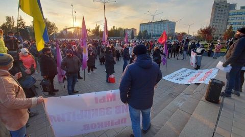 В Запорожье предприниматели протестовали против карантина выходного дня