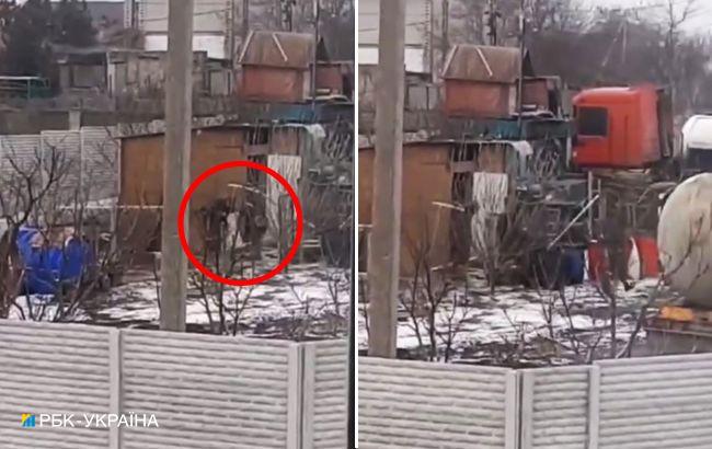 Изголодавшиеся оккупанты вооружились палками и пошли по дворам воровать кур (видео)