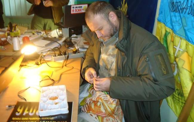 Дмитрий Ярош научился вышивать бисером