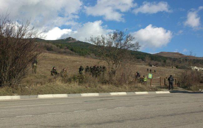 У крымскотатарского поселка обосновался российский спецназ