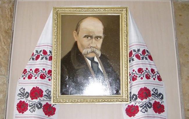 Шевченка чи Путін? У Черкасах знайшли дуже дивний портрет