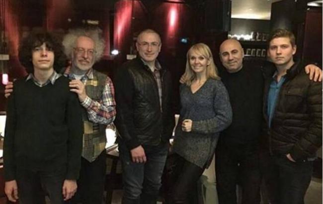 Соцсети обсуждают совместное фото Ходорковского и Валерии