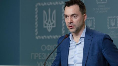 Арестович о крейсере "Москва": прикрывал южное направление, теперь могут быть "сюрпризы"