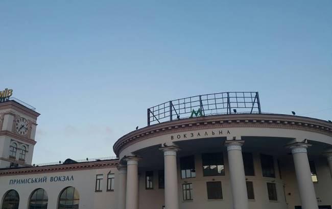 В Киеве демонтировали скандальную рекламу на метро "Вокзальная"