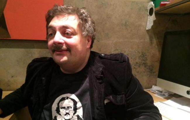 Дмитрий Быков: "Боюсь, сегодня "жить по-русски" - жить завтра хуже, чем вчера"