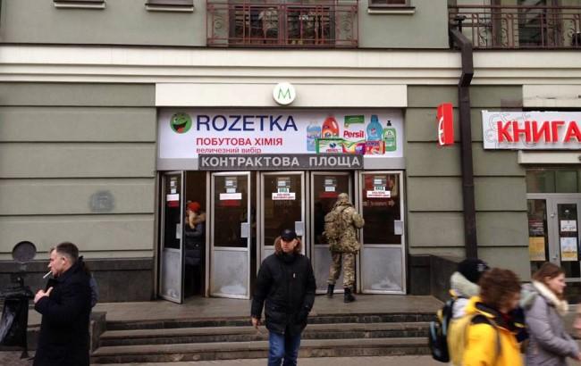 Киевляне просят власть разобраться с опасными дверями в метрополитене