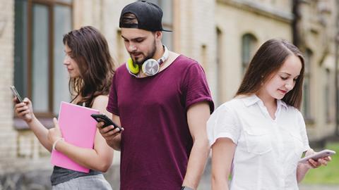 "Не втрачайте голову": Супрун назвала головну небезпеку смартфонів