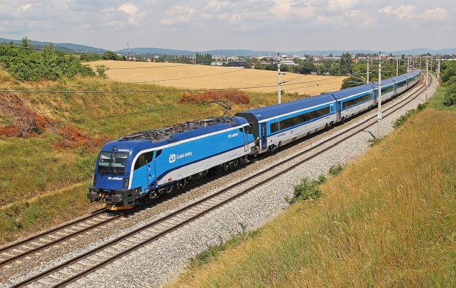 Чехия вводит безлимитные проездные в поездах на лето: сколько стоят билеты