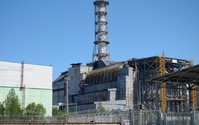На четвертий енергоблок Чорнобильської АЕС почали насувати захисну арку