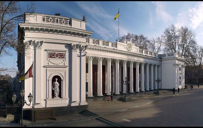 Из-за "минирования" Одесского горсовета эвакуировали 60 человек