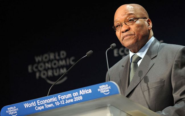 Заключенному экс-президенту ЮАР Зуме разрешили присутствовать на похоронах брата
