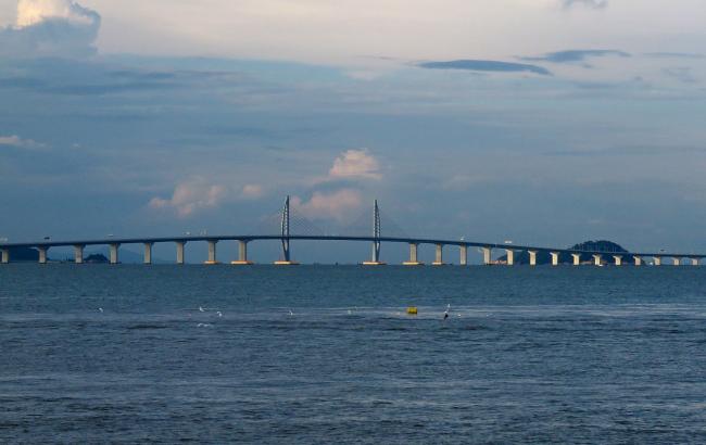 Китай офіційно відкрив міст до Гонконгу і Макао