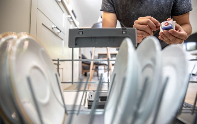 Что будет, если положить капсулу внутрь посудомойки: не все это знают