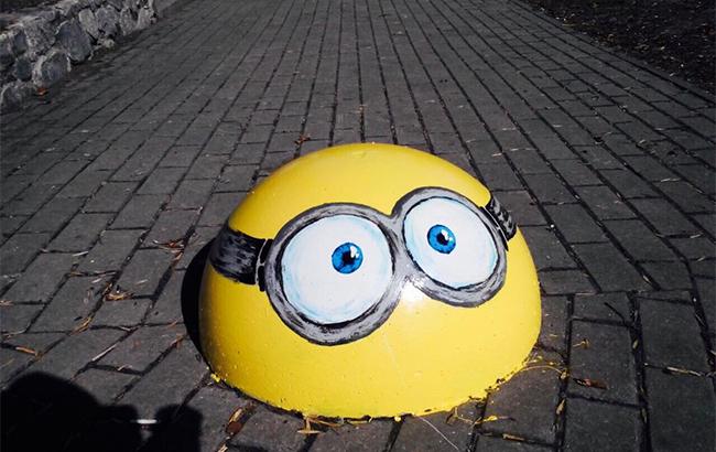 В киевском парке появились ограничители для авто в виде посипак