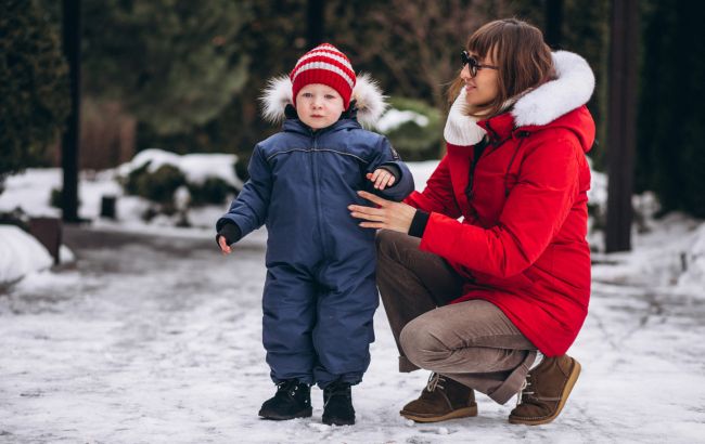 Тепло, модно, безопасно: главные принципы зимнего детского лука