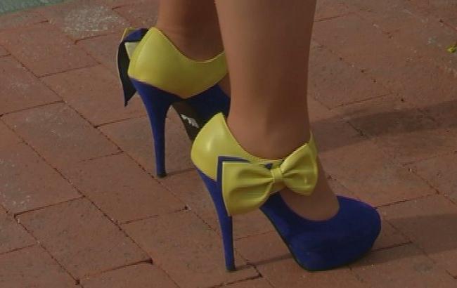 Порошенко в США: журналисты оценили патриотичный наряд встречавшей президента девушки