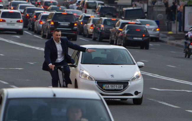 Кличко и велосипед: в сети появилась видеопародия на мэра Киева