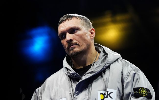 Сім'я і повага до ЗСУ: які символи закладені у чемпіонському халаті Усика від Stone Island