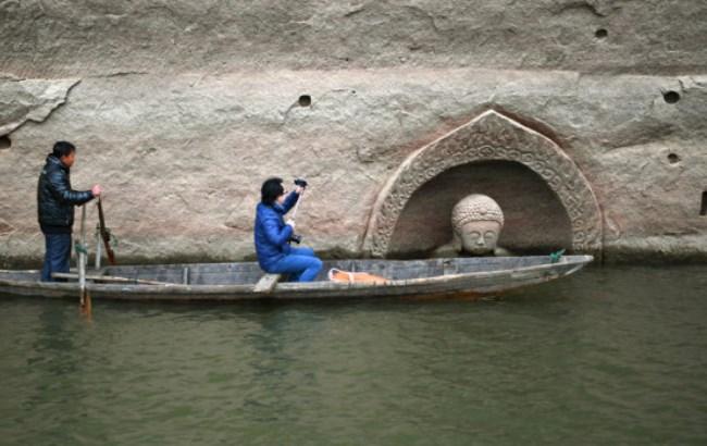 В китайском водохранилище обнаружили 600-летнюю статую Будды