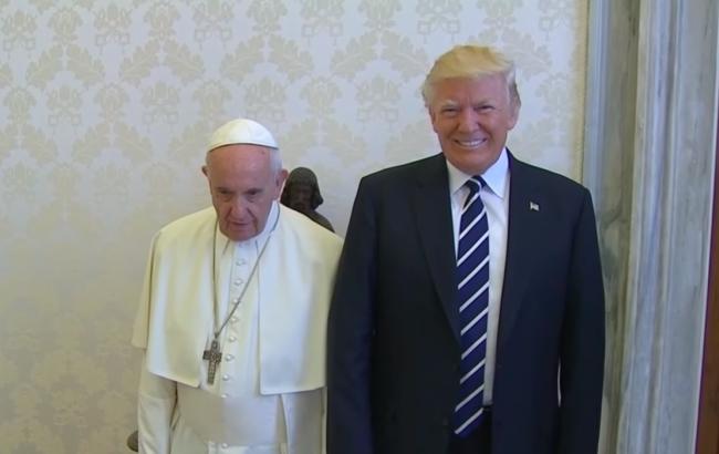 Вид Папы Римского на встрече с Трампом стал поводом для шуток в сети