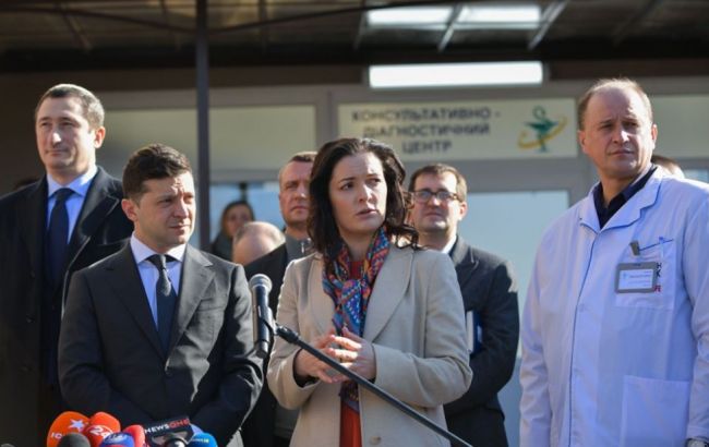 Зеленский и Скалецкая проинспектировали ремонт больницы в Борисполе