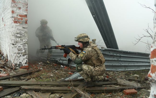 Мінометний обстріл і підрив на вибухівці: на Донбасі постраждали 10 військових