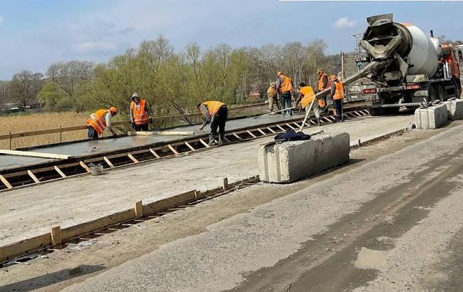 Возле Чугуева ремонтируют мост через Северский Донец в рамках "Большой стройки"