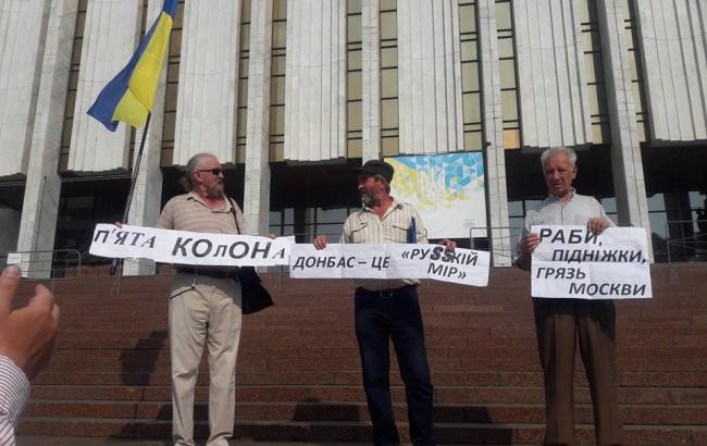 "Рабы, подножки, грязь Москвы": в Киеве встречают крестный ход