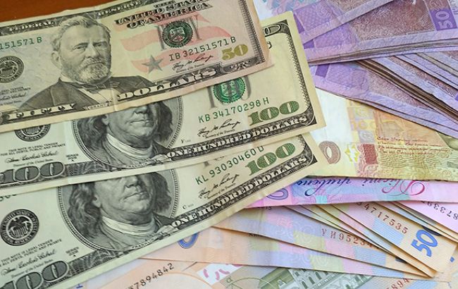 Курс долара на міжбанку на 12:03 підвищився до 25,76 гривень/долар