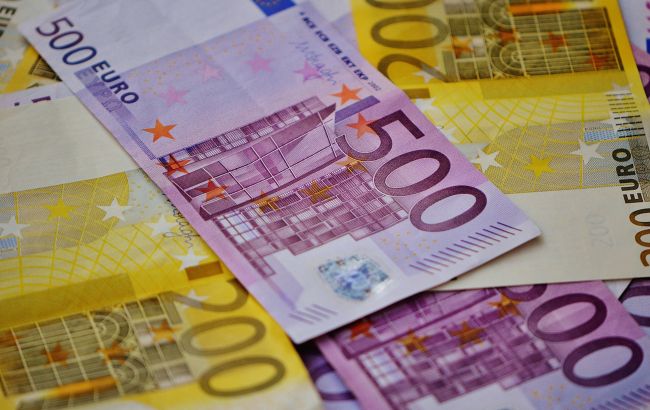 Курс евро растет третий день подряд