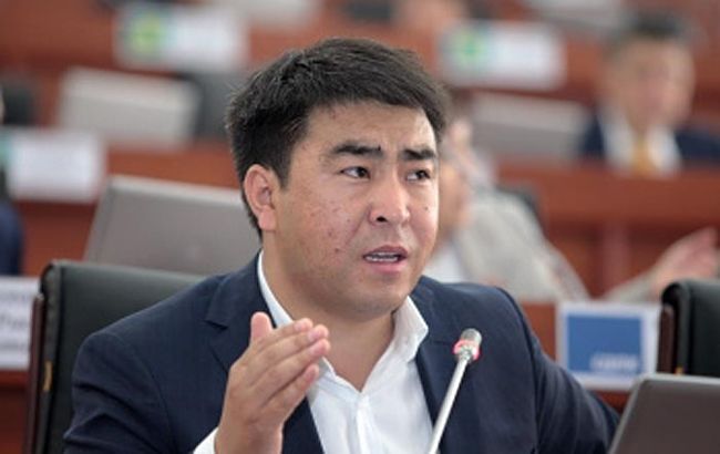 Сина Атамбаєва викликали на допит