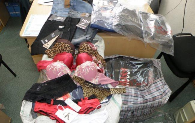 В России предлагают сажать на 12 лет за контрабанду одежды