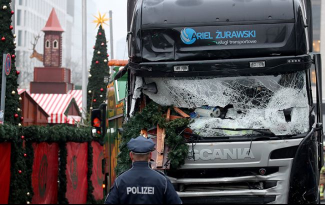 Теракт в Берлине: в грузовике обнаружили отпечатки пальцев нападавшего