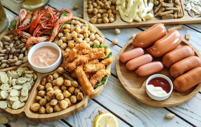 Чому вас постійно "тягне" на солоне: дієтолог назвала головну причину