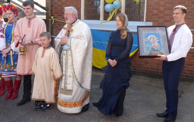 Тіна Кароль з сином відкрили Центр української громади в Британії