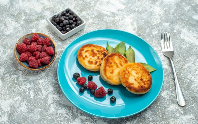 Ідеальні сирники, які не зашкодять вашій фігурі: готуються без борошна та цукру