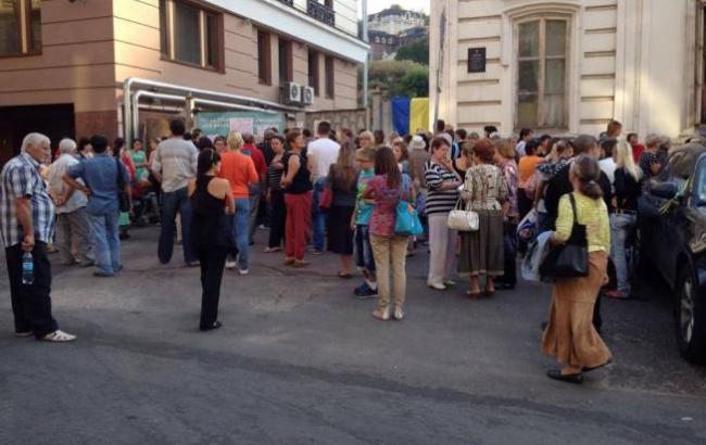 Волонтерський центр на Фролівській припиняє масово збирати і видавати гуманітарну допомогу