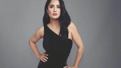 Фигура мечты: 54-летняя Сальма Хайек покорила сеть роскошным телом в микробикини