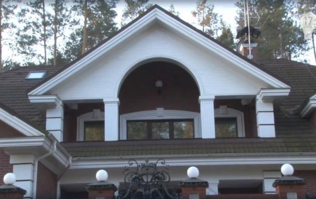 Дом, в котором живет Луценко, имеет площадь 859 кв. м и записан на его тестя