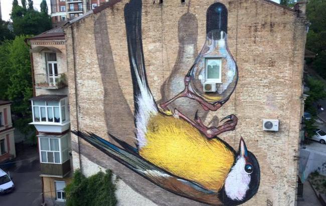 Украинская синица: в Киеве закончили долгожданный мурал