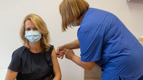 Переболевшая COVID-19 премьер Эстонии вакцинировалась от коронавируса
