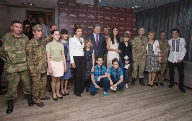 Порошенко пригласил украинских воинов на концерт Джамалы