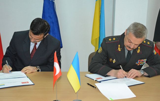 Украина и Турция подписали план военного сотрудничества до 2020
