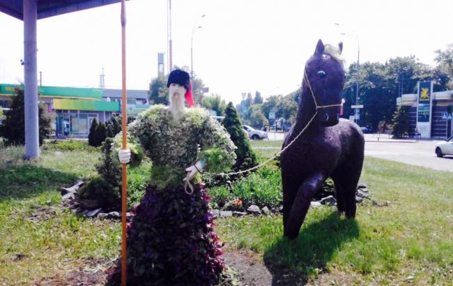 "Ноу-хау від "Зеленбуду": У Києві з'явився квітковий Тарас Бульба