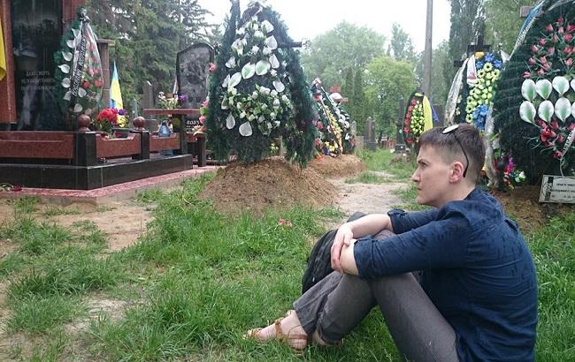 Савченко посетила могилы украинских воинов, погибших на Донбассе