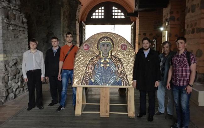 В Киеве над Золотыми воротами установят уникальную икону Пресвятой Богородицы