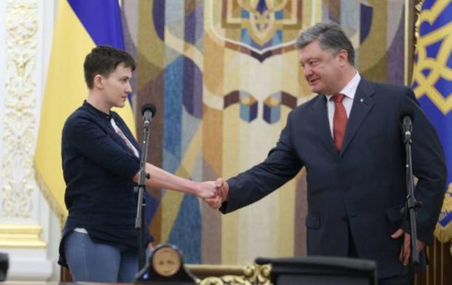Порошенко просять позбавити Савченко звання Героя України