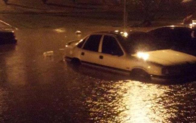 Велике плавання: сильна злива затопила Львів