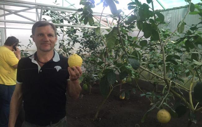 "У бананово-лимонному Сєвєродонецьку": Скрипка відвідав еко-базу на Донбасі